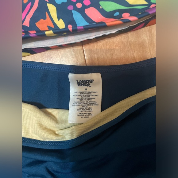 Size 12 Lands End Girls tankini swimsuit with skirt. - Picture 2 of 3